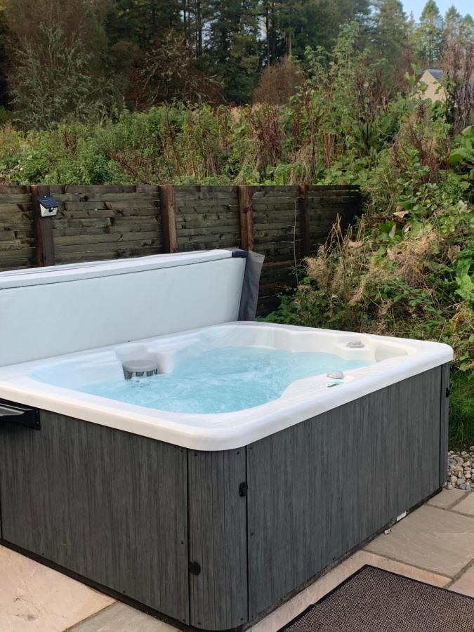 오반 Red Squirrel Pod With Hot Tub 빌라 외부 사진